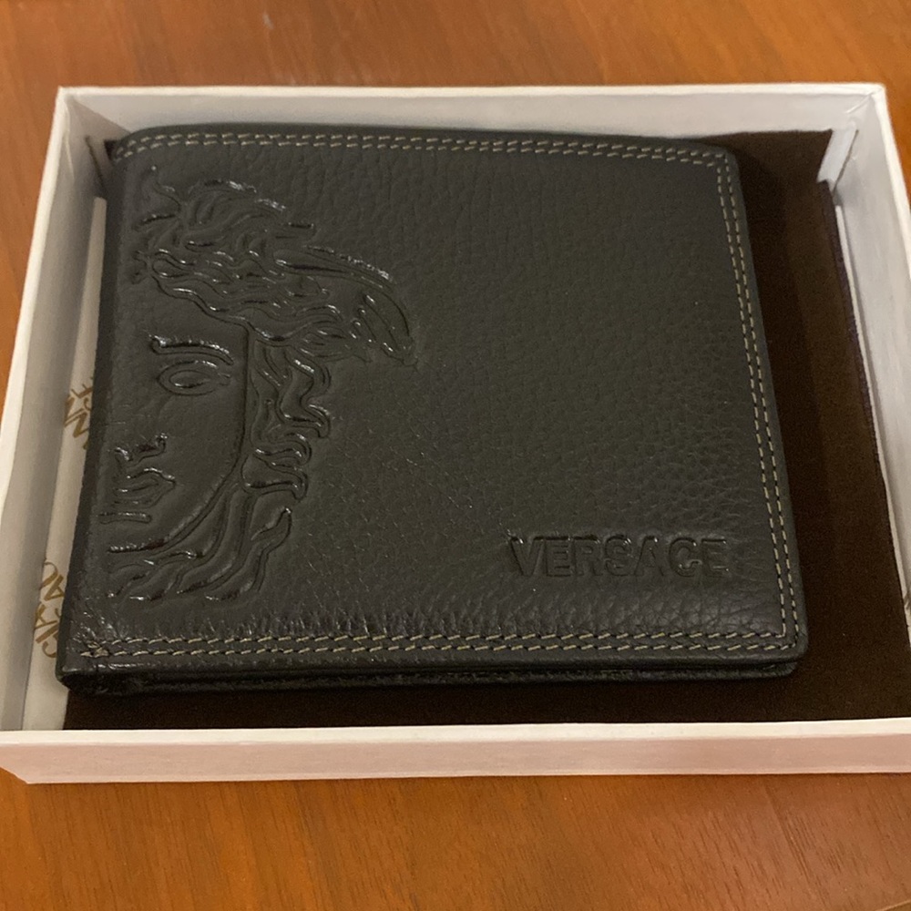 Versace Medusa Wallet - never used, excellent condition.